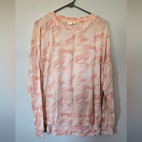 BP Pink Camo Sweater Top Size Medium - Picture 1 of 4